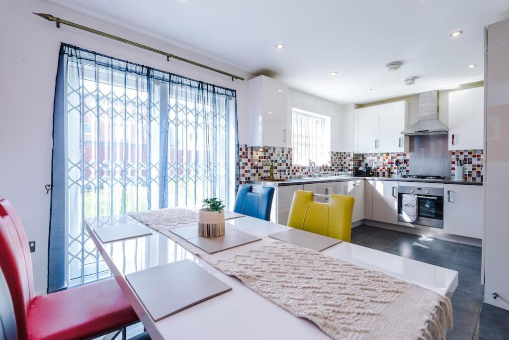 Modern Townhouse Near Coop Live Etihad Vila Manchester Exterior foto