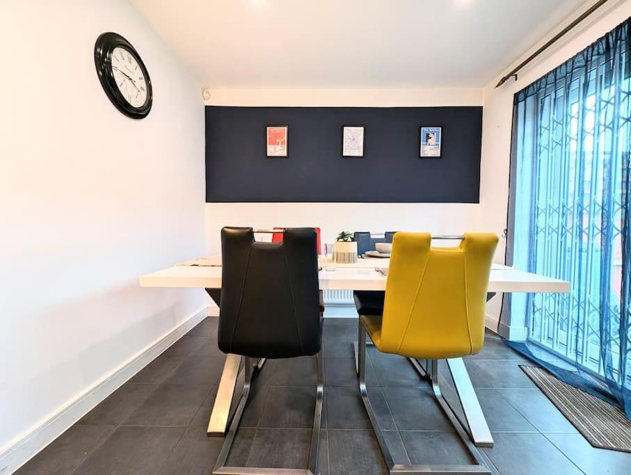 Modern Townhouse Near Coop Live Etihad Vila Manchester Exterior foto