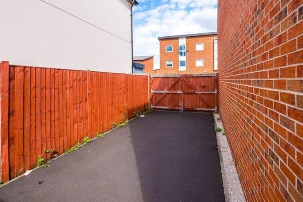Modern Townhouse Near Coop Live Etihad Vila Manchester Exterior foto