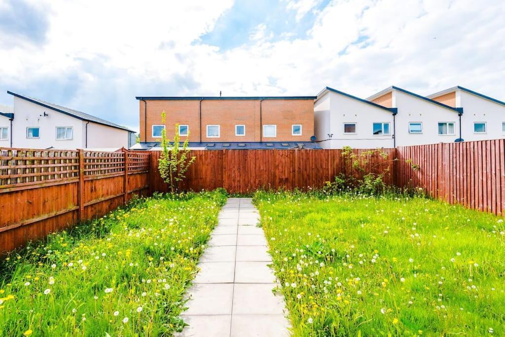 Modern Townhouse Near Coop Live Etihad Vila Manchester Exterior foto