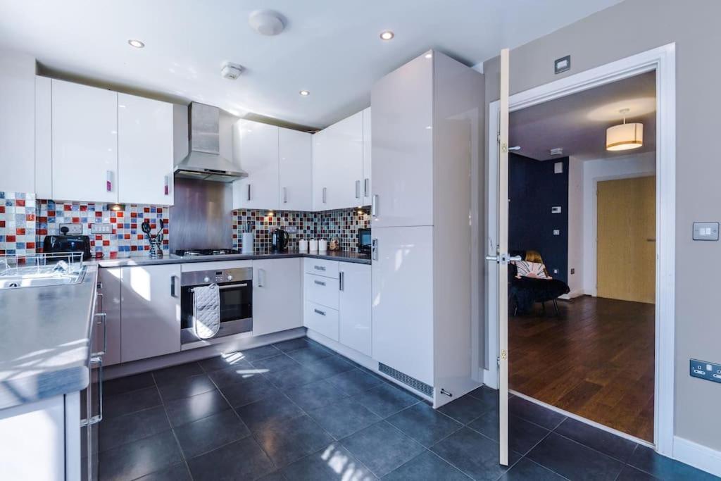 Modern Townhouse Near Coop Live Etihad Vila Manchester Exterior foto